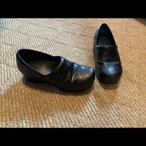 G,.H. Bass black floral embossed clogs size 8